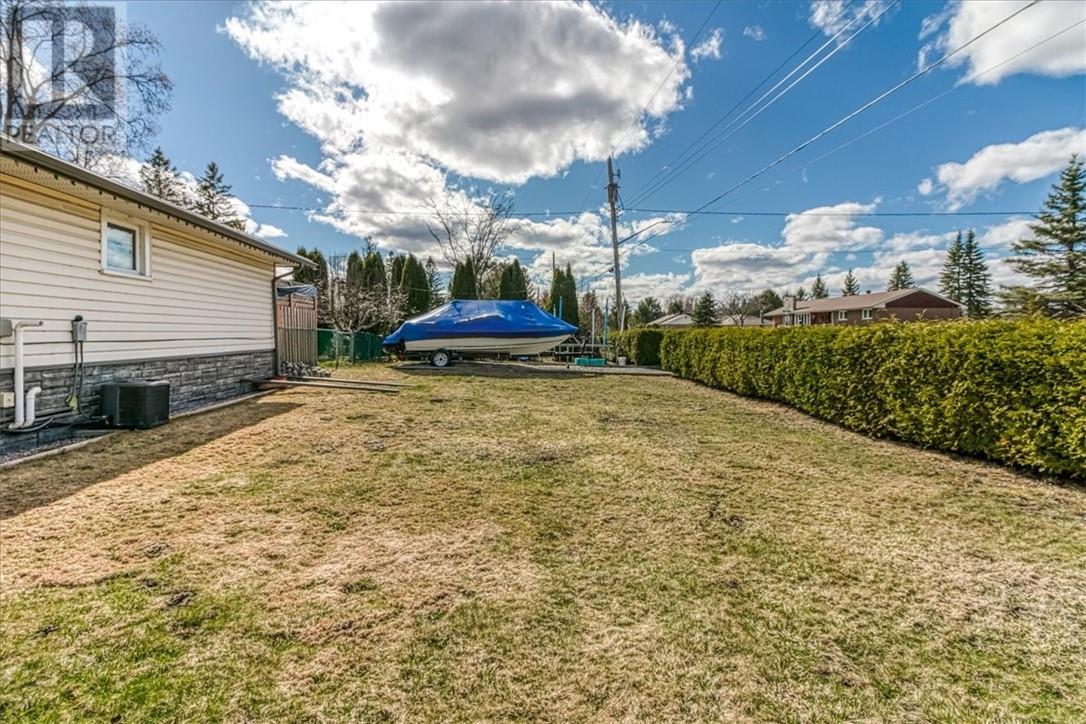 3711 Clarence, Val Caron, Ontario, P3N1H4 — Photo 3