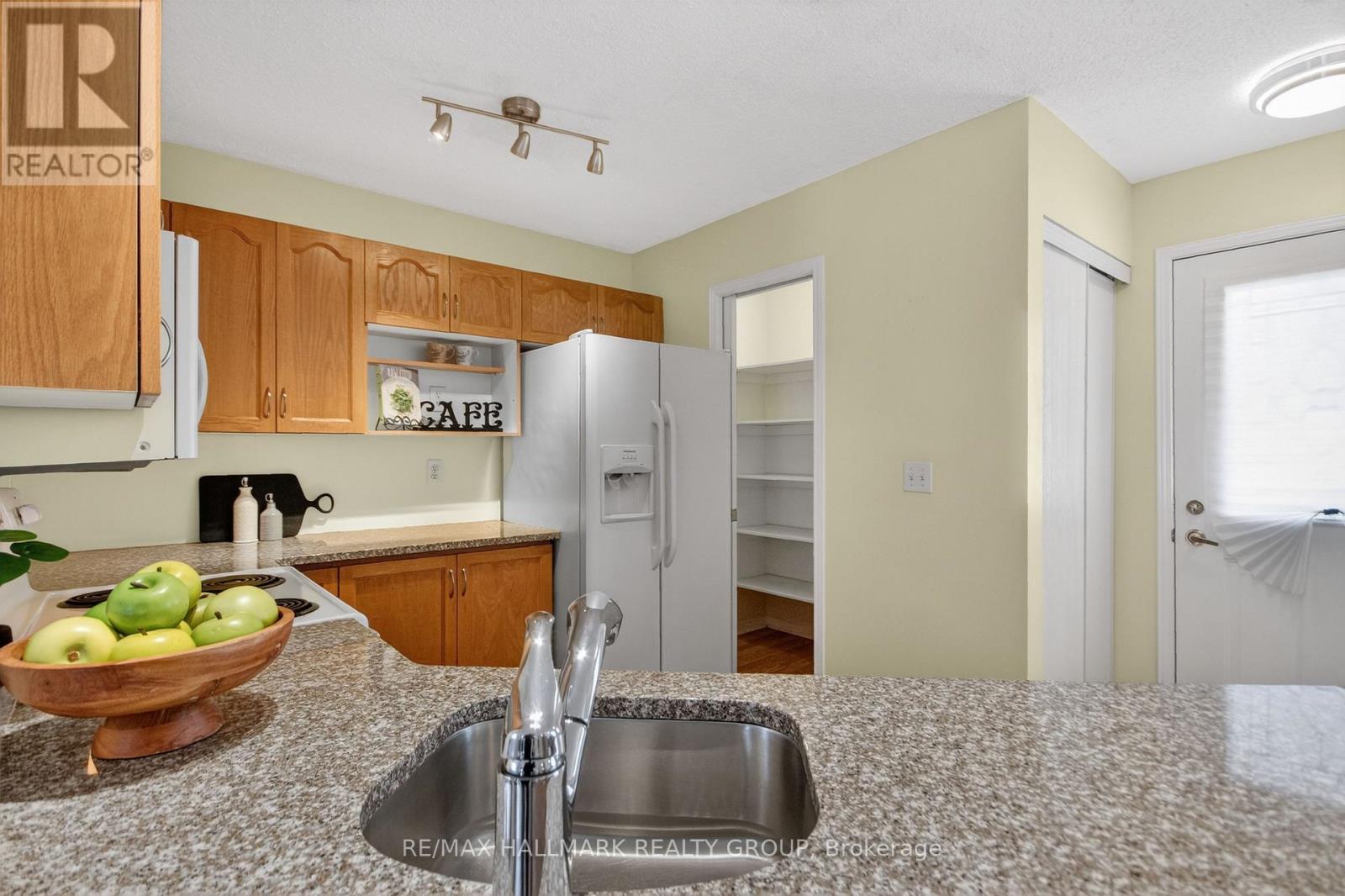 2 Bed, 1 Bath House for Sale in Ottawa – 3 DAPHNE CRESCENT, Ottawa – MLS# X12942148 - Image 35