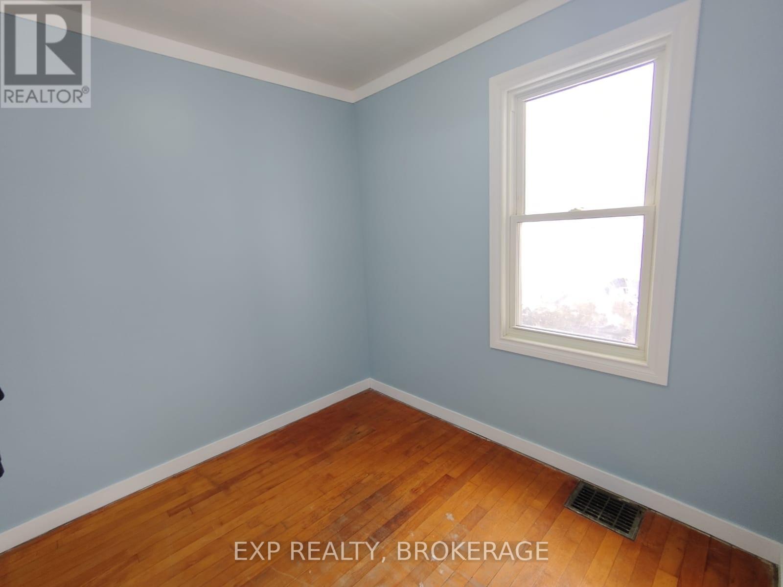 16 LOUIS STREET - 4