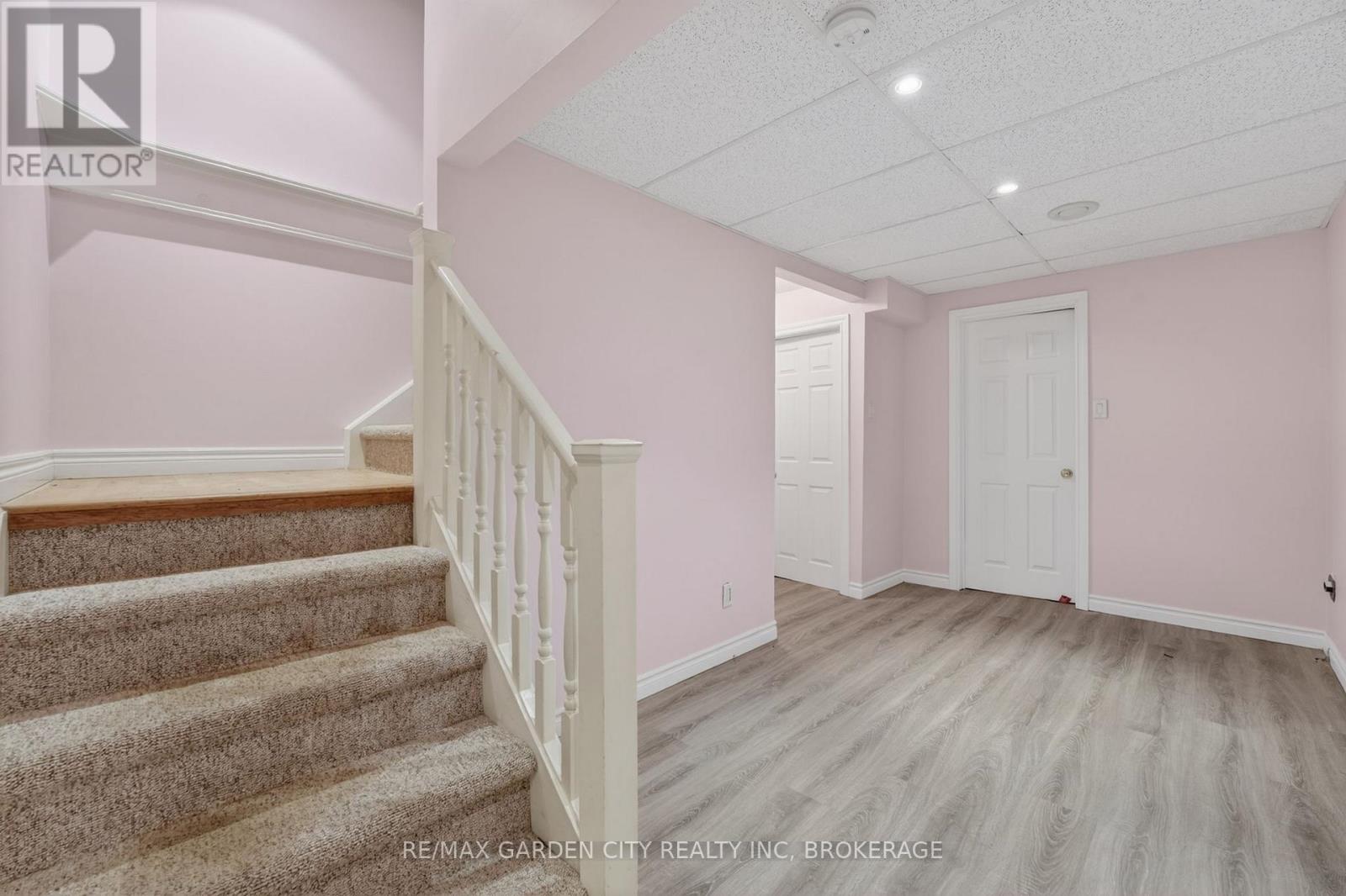 8 CHRISTINA COURT - 31