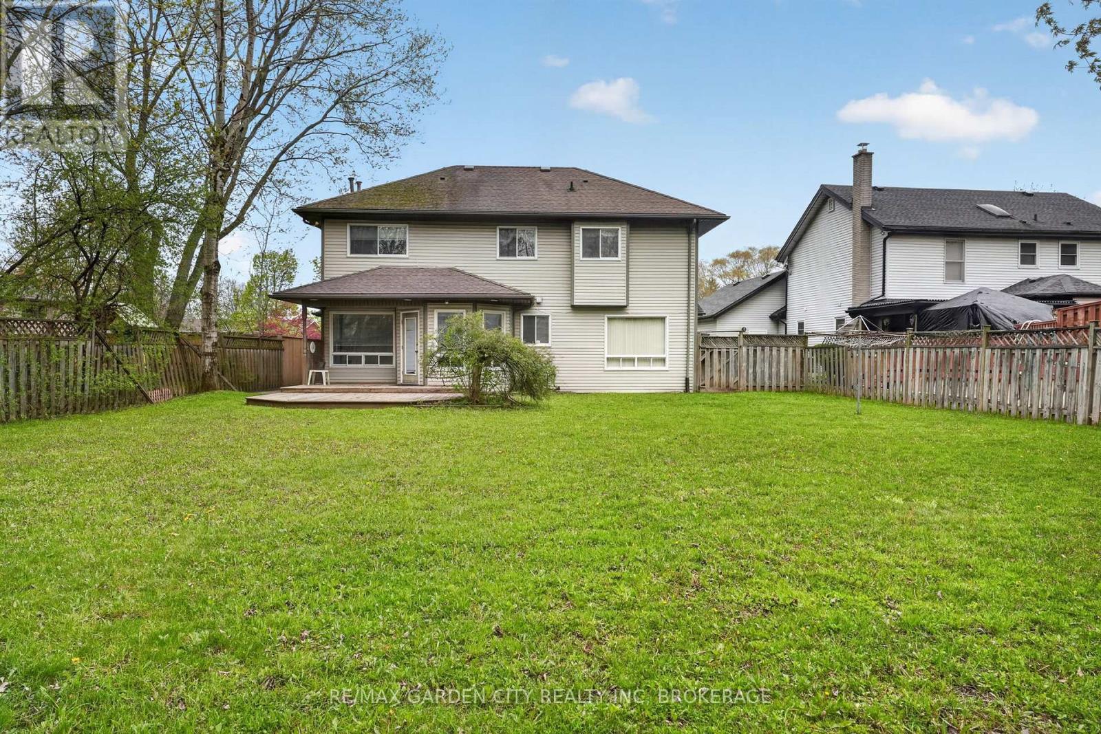 8 CHRISTINA COURT - 39