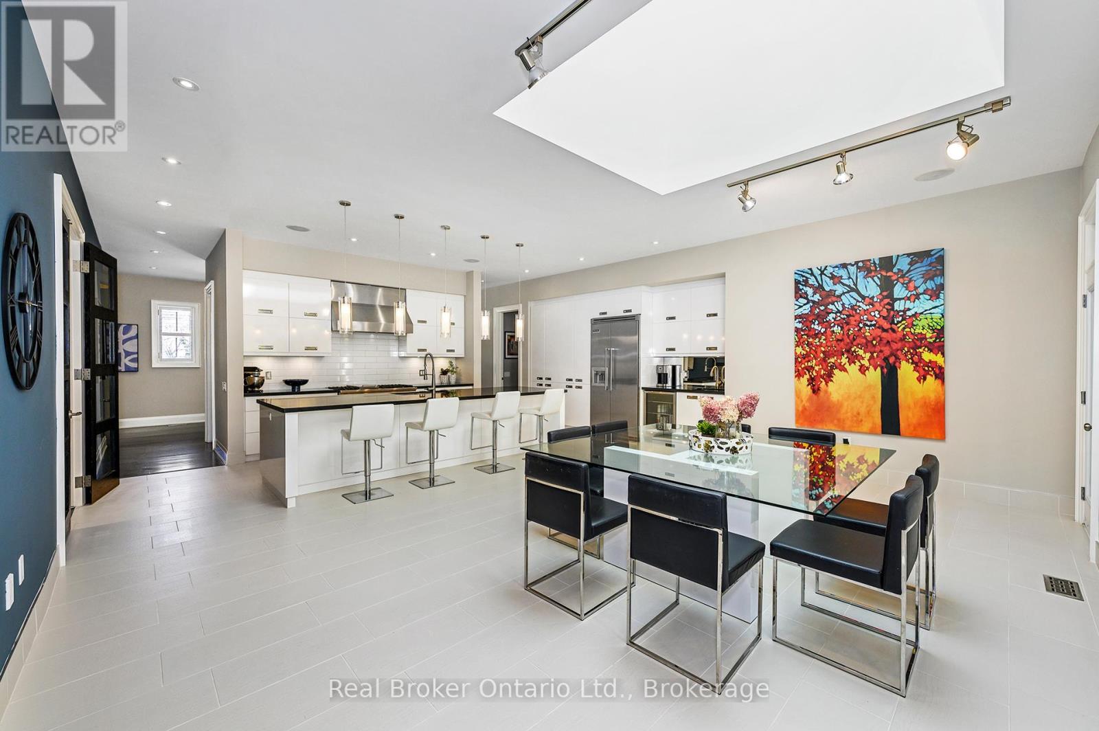 4507 LAKESHORE ROAD - 11