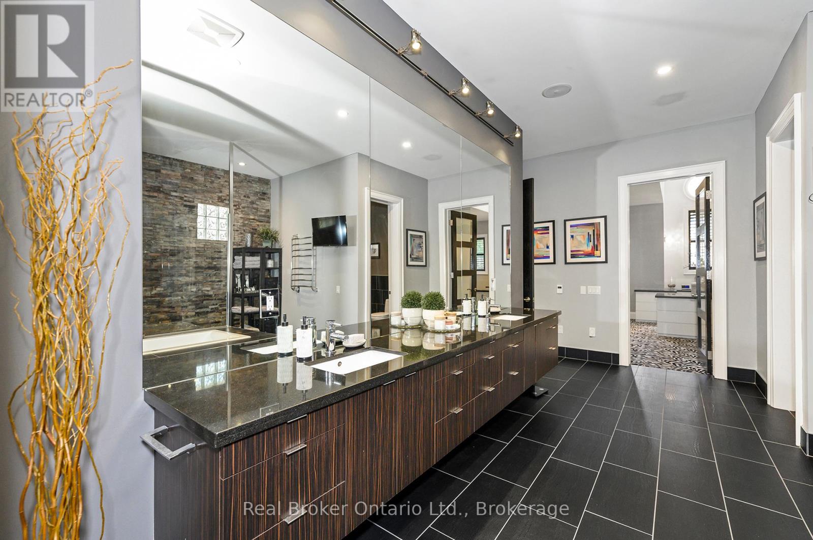 4507 LAKESHORE ROAD - 20