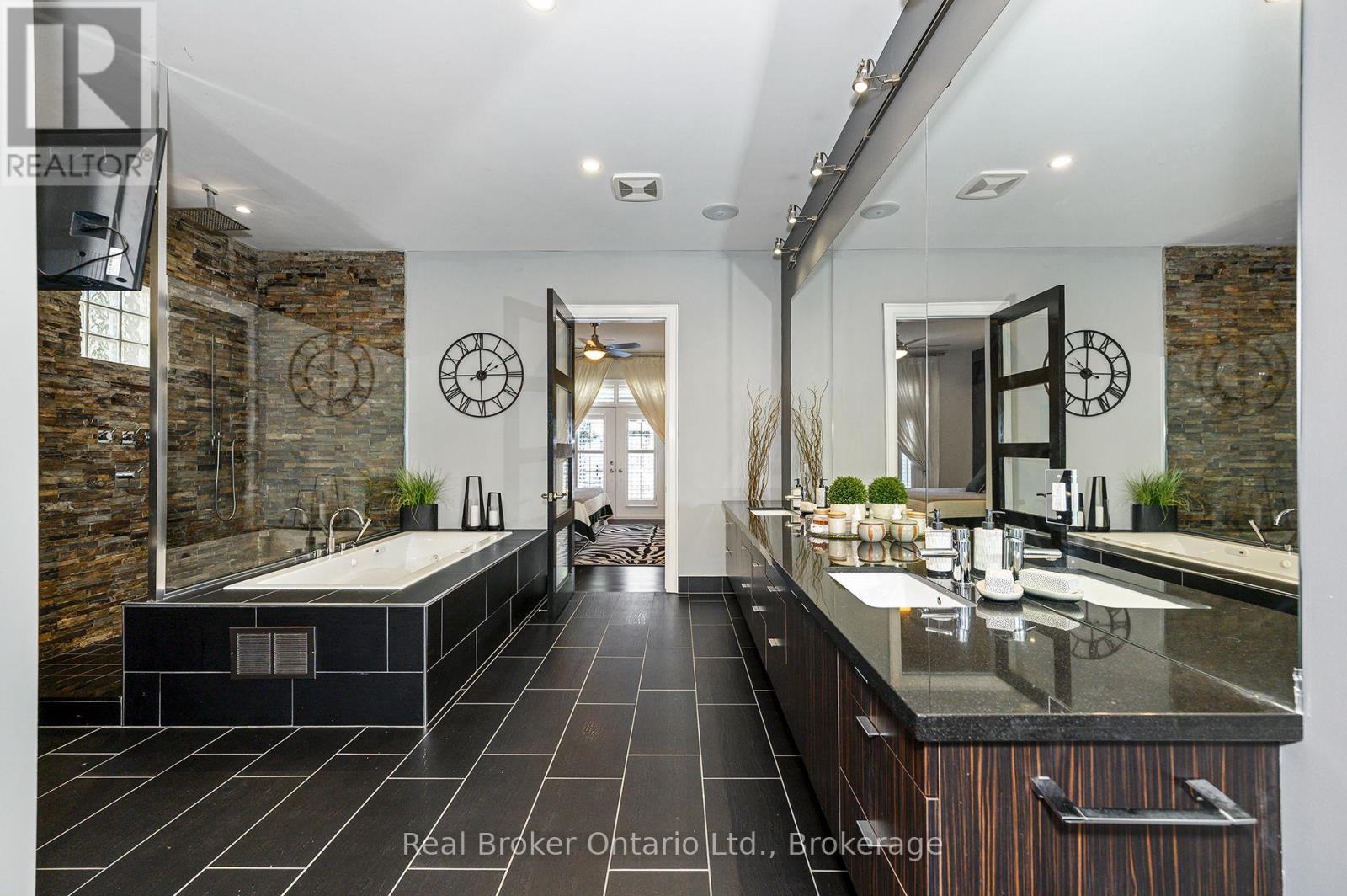 4507 LAKESHORE ROAD - 22
