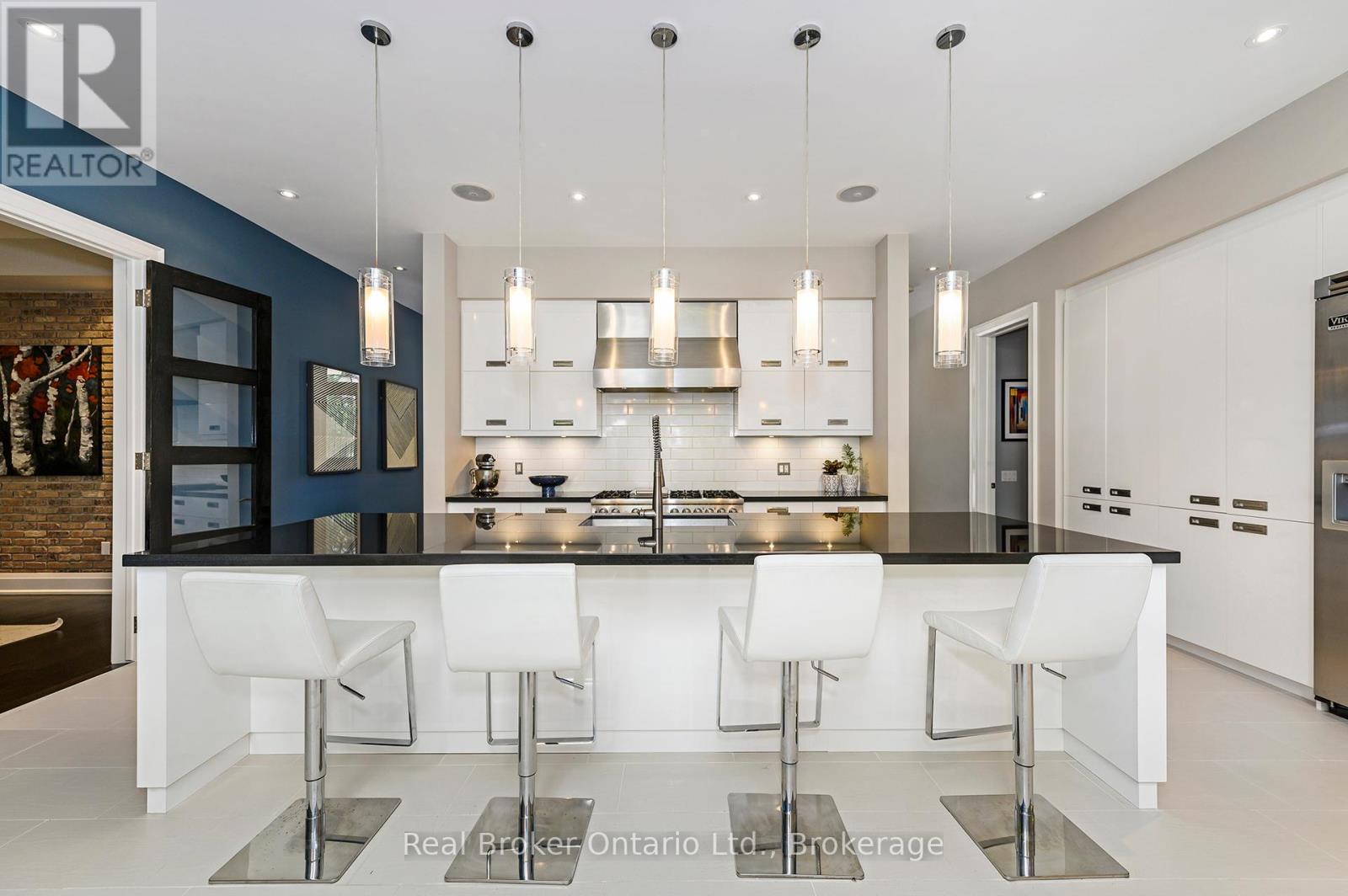 4507 LAKESHORE ROAD - 7