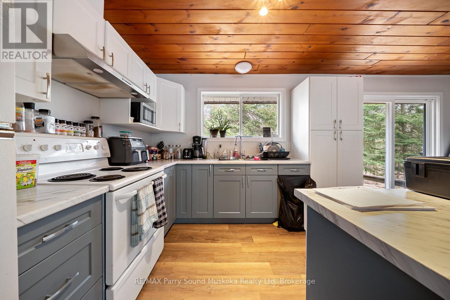 37 HUMPHREY DRIVE - 19