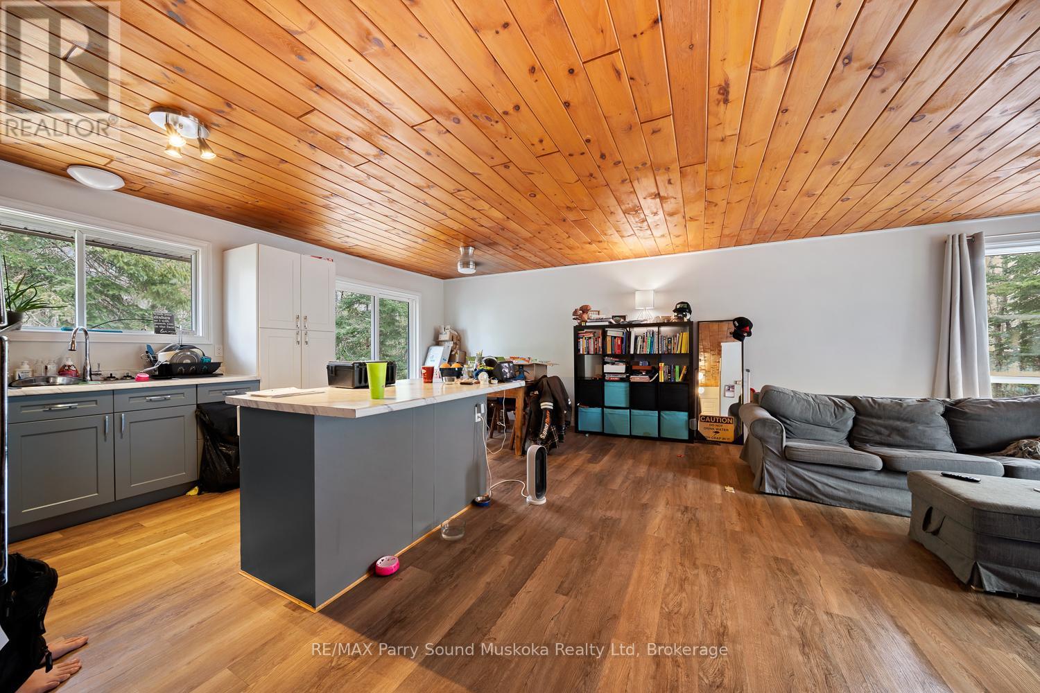 37 HUMPHREY DRIVE - 21