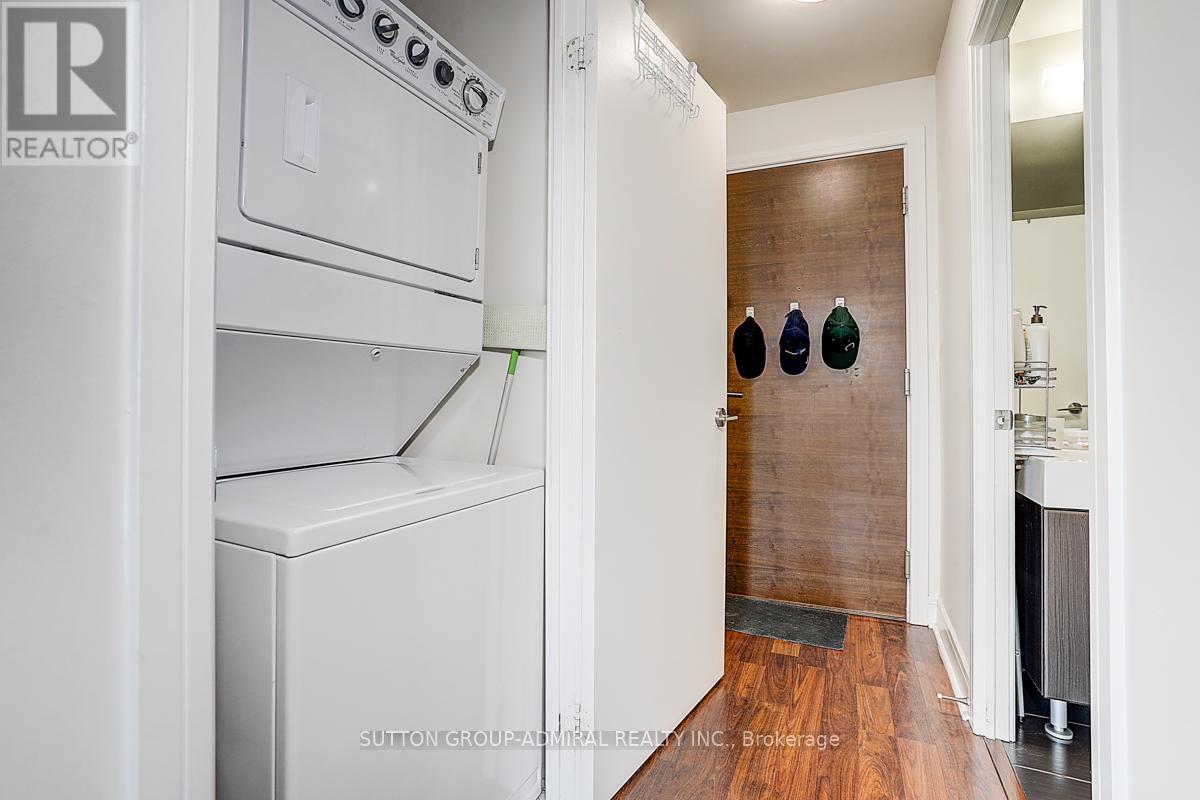#1413 35 BRIAN PECK CRESCENT - 25
