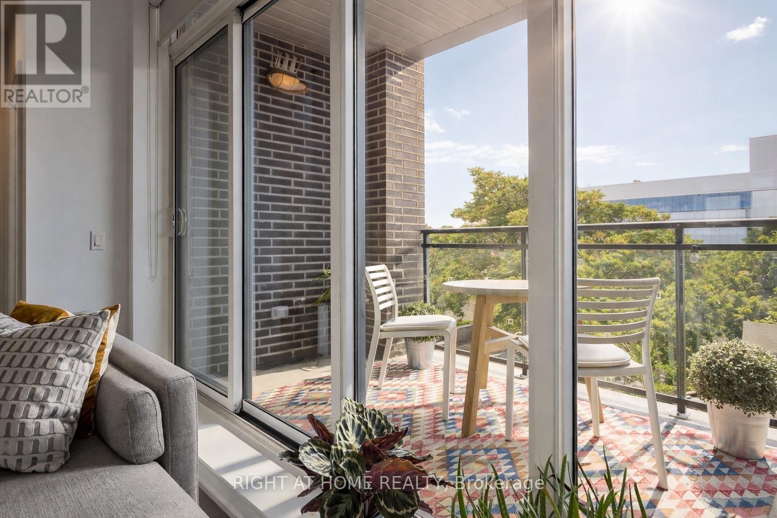 #405 41 OSSINGTON AVENUE - 19
