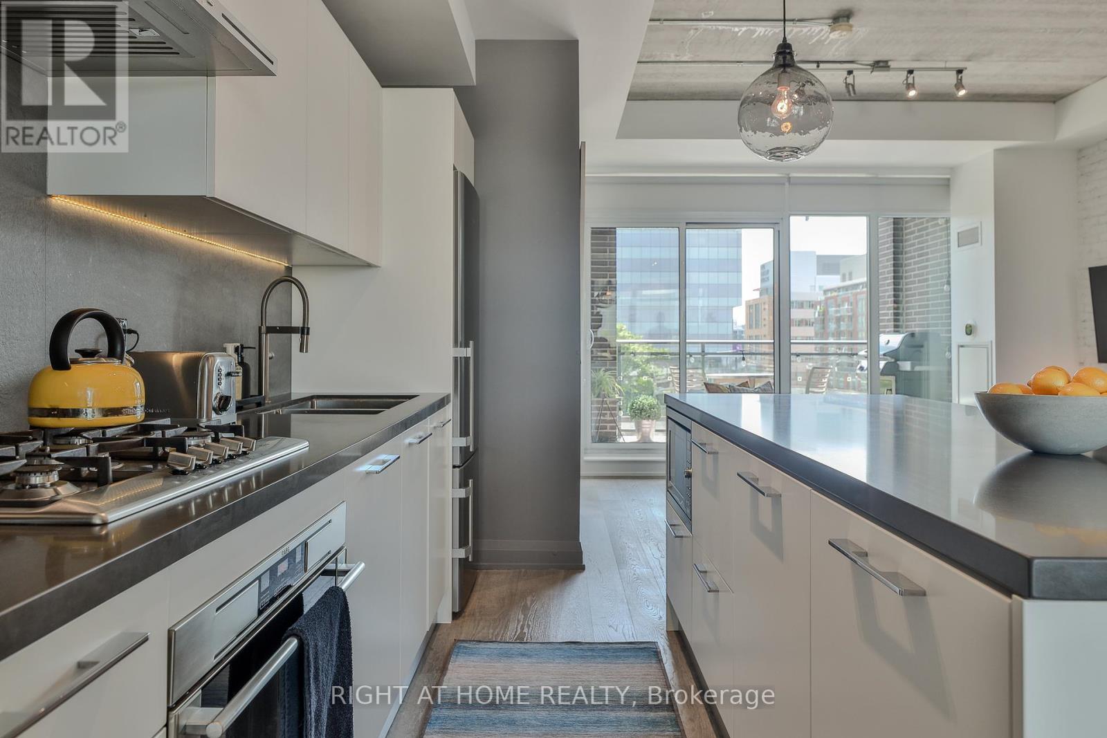 #405 41 OSSINGTON AVENUE - 4