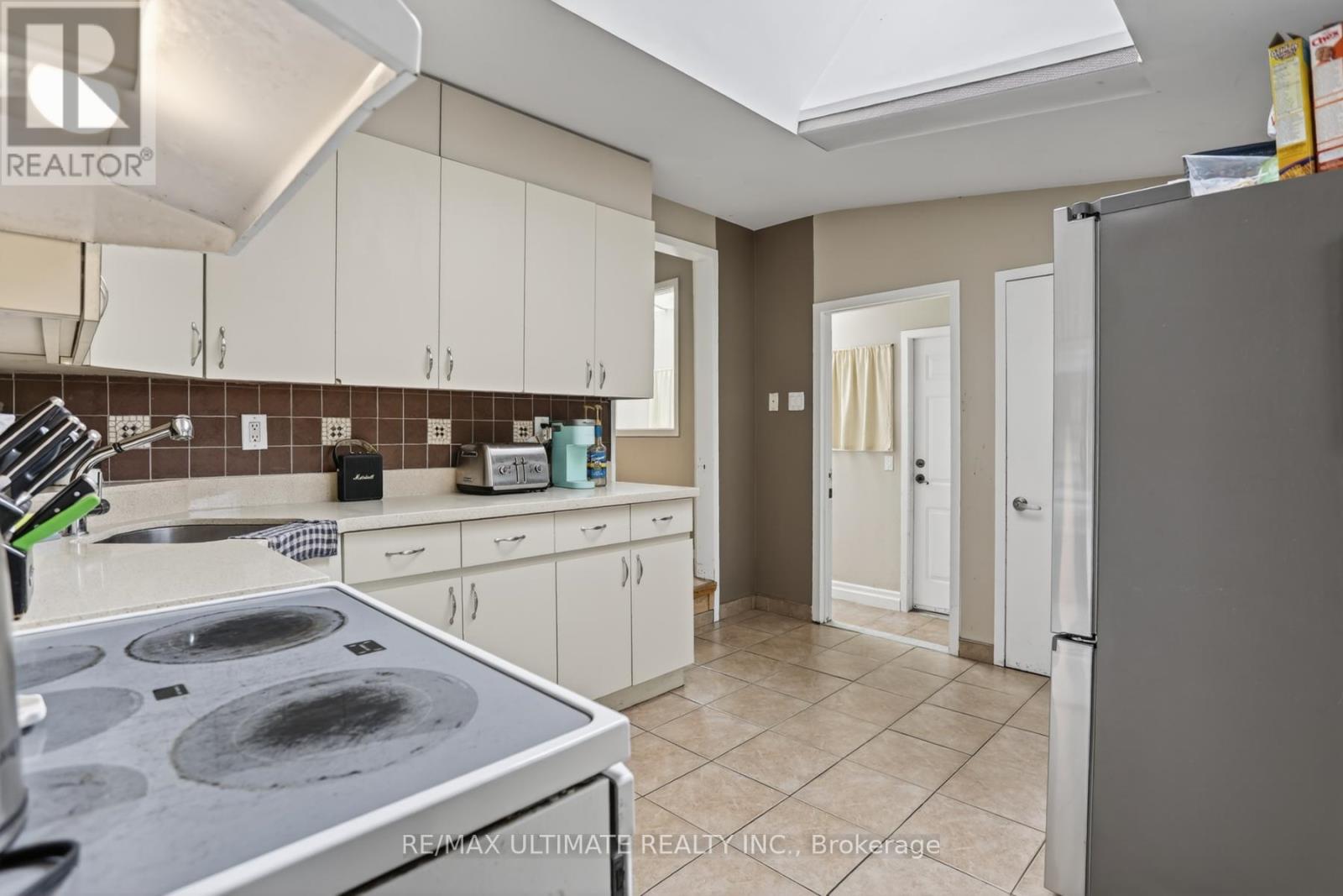 378 KENNEDY ROAD - 15