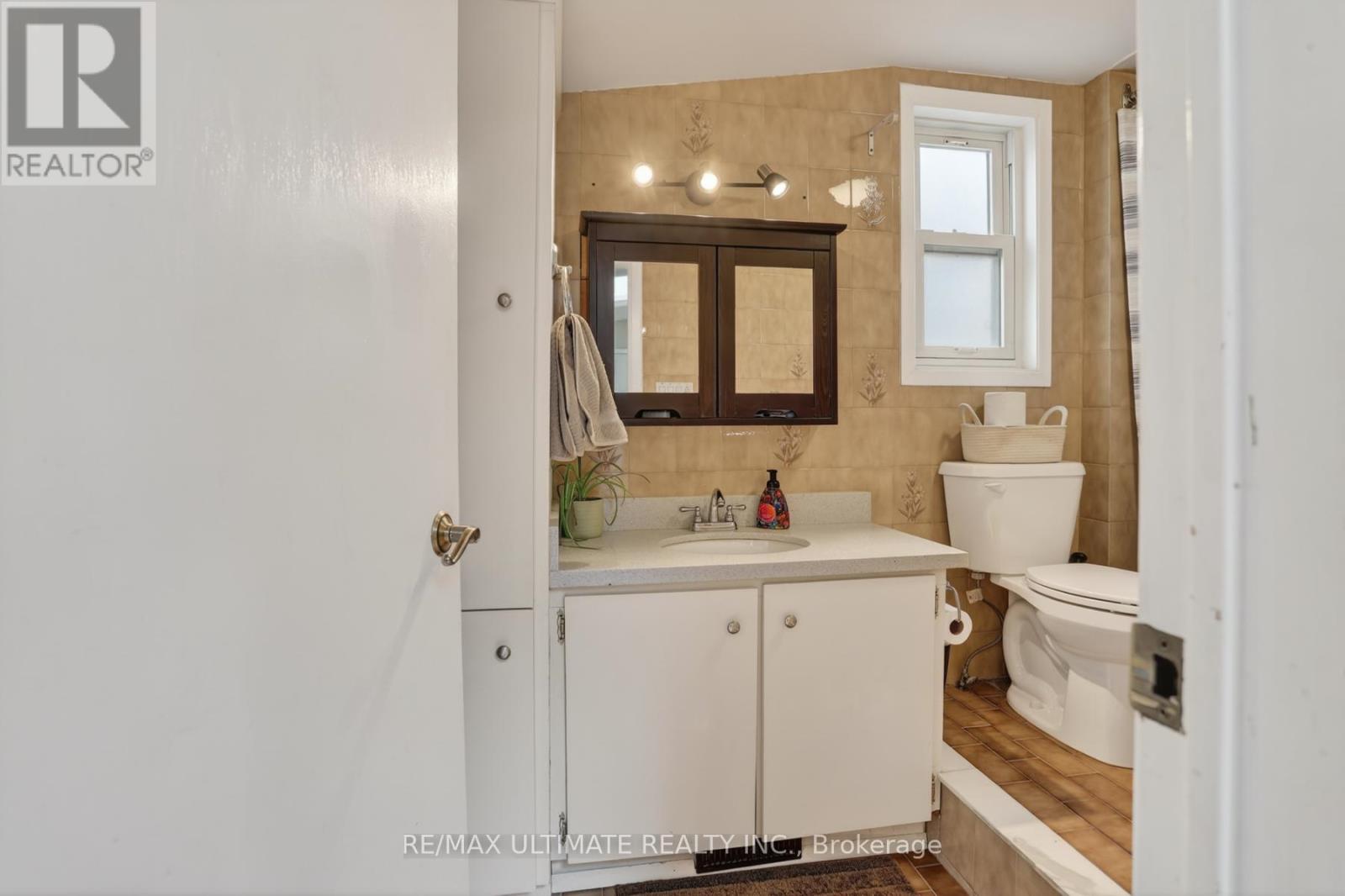 378 KENNEDY ROAD - 19