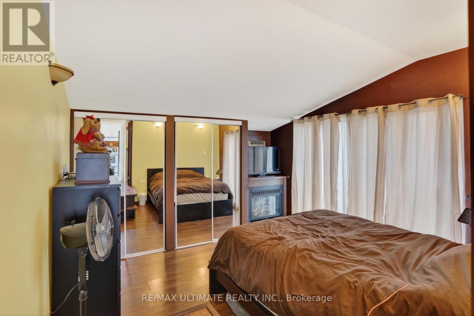 378 KENNEDY ROAD - 26