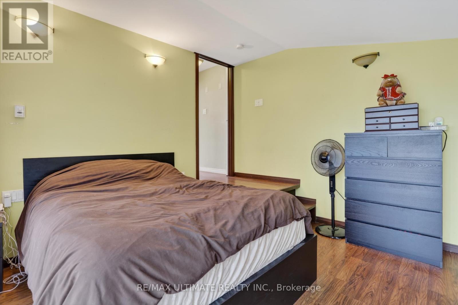 378 KENNEDY ROAD - 27