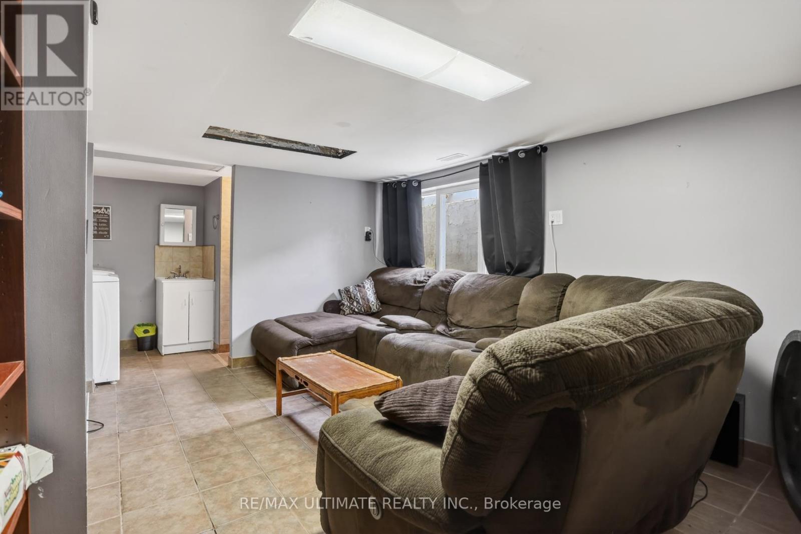 378 KENNEDY ROAD - 31