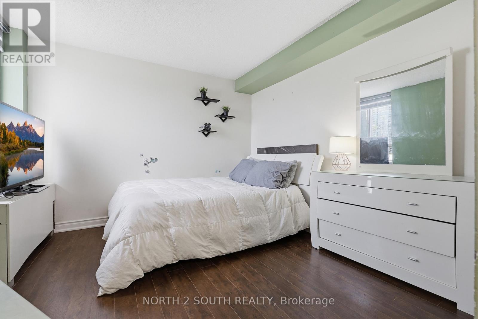 #505 270 QUEENS QUAY W - 11
