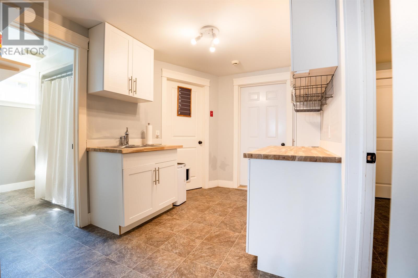 59 GARDINER Drive - 36