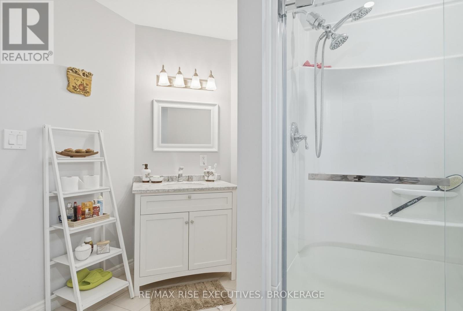 526 CANTERBURY CRESCENT - 29