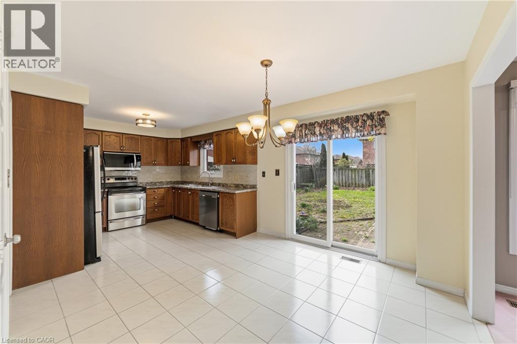 39 VALERA Drive, Stoney Creek, Ontario, L8E4X7 — Photo 14