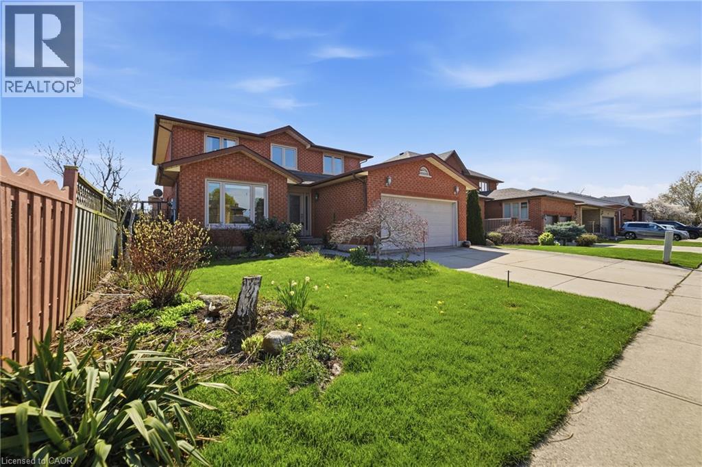 39 VALERA Drive, Stoney Creek, Ontario, L8E4X7 — Photo 2
