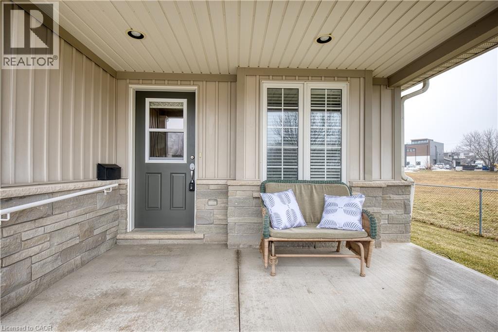 1 SUNNYDALE Court, Smithville, Ontario, L0R2A0 — Photo 2