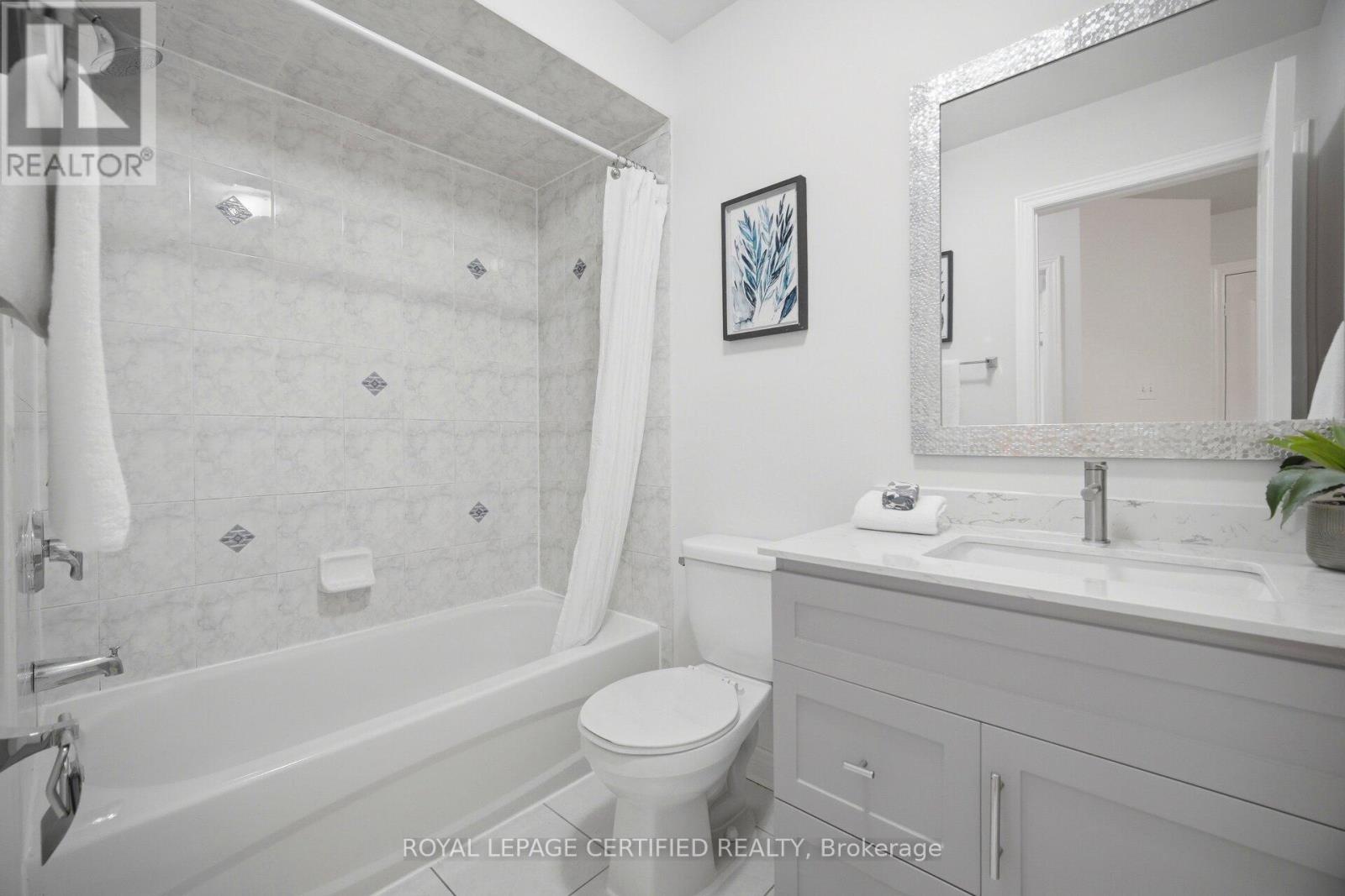 3302 STONEY CRESCENT - 33