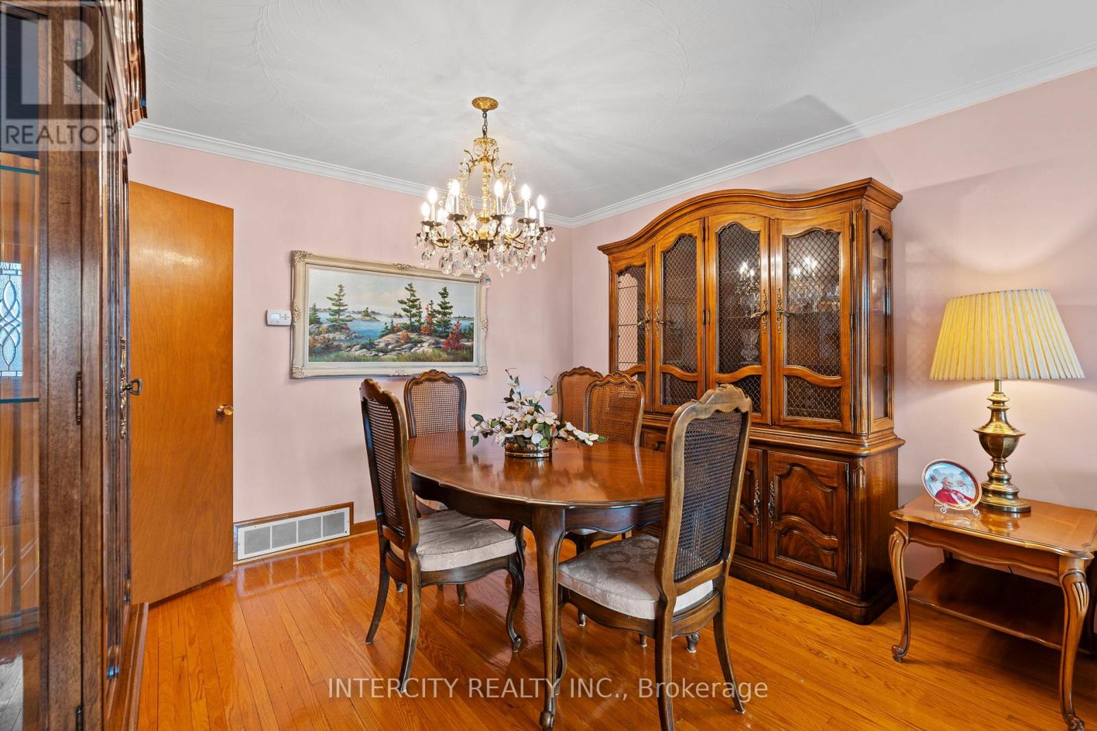 19 GADE DRIVE - 18