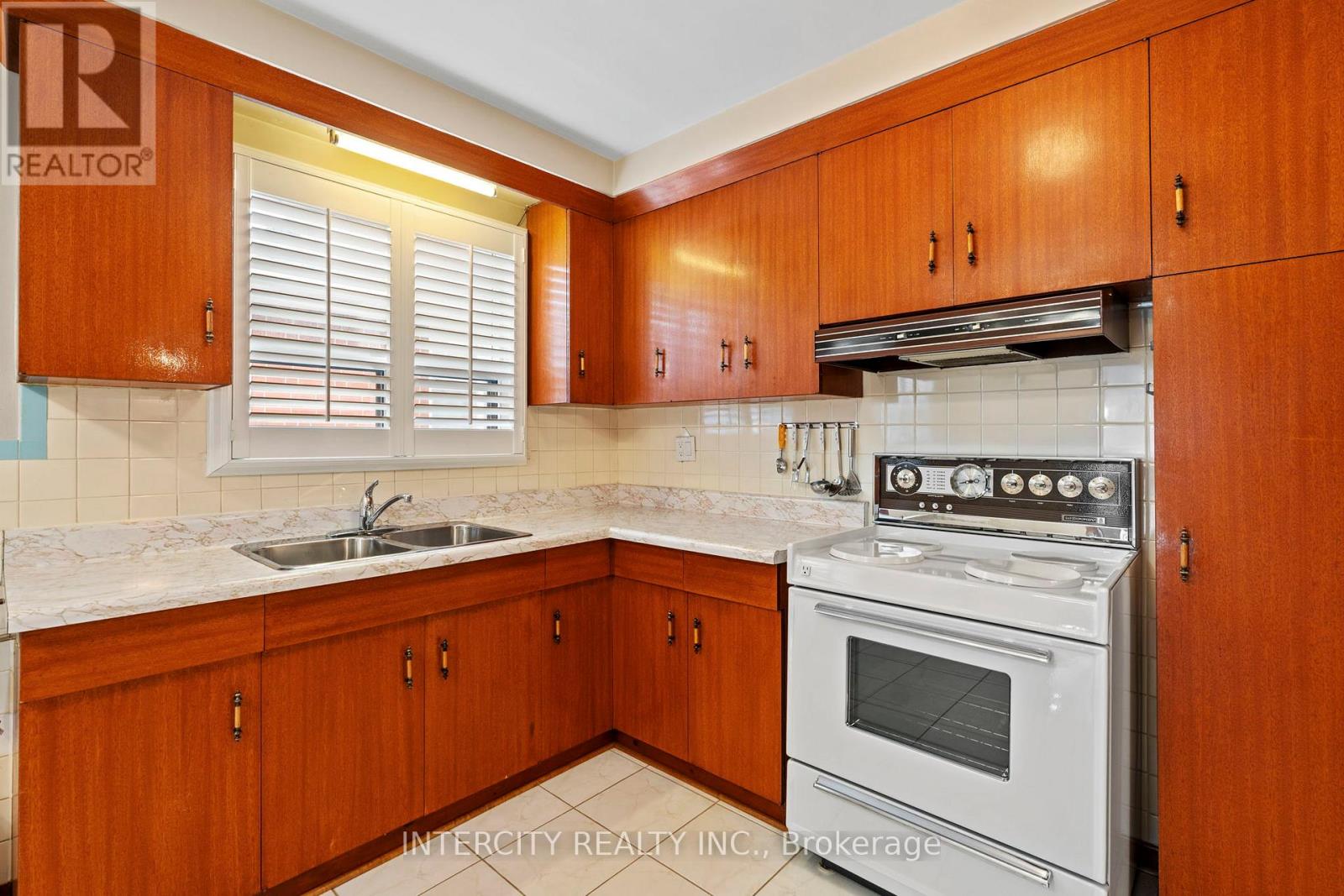 19 GADE DRIVE - 20