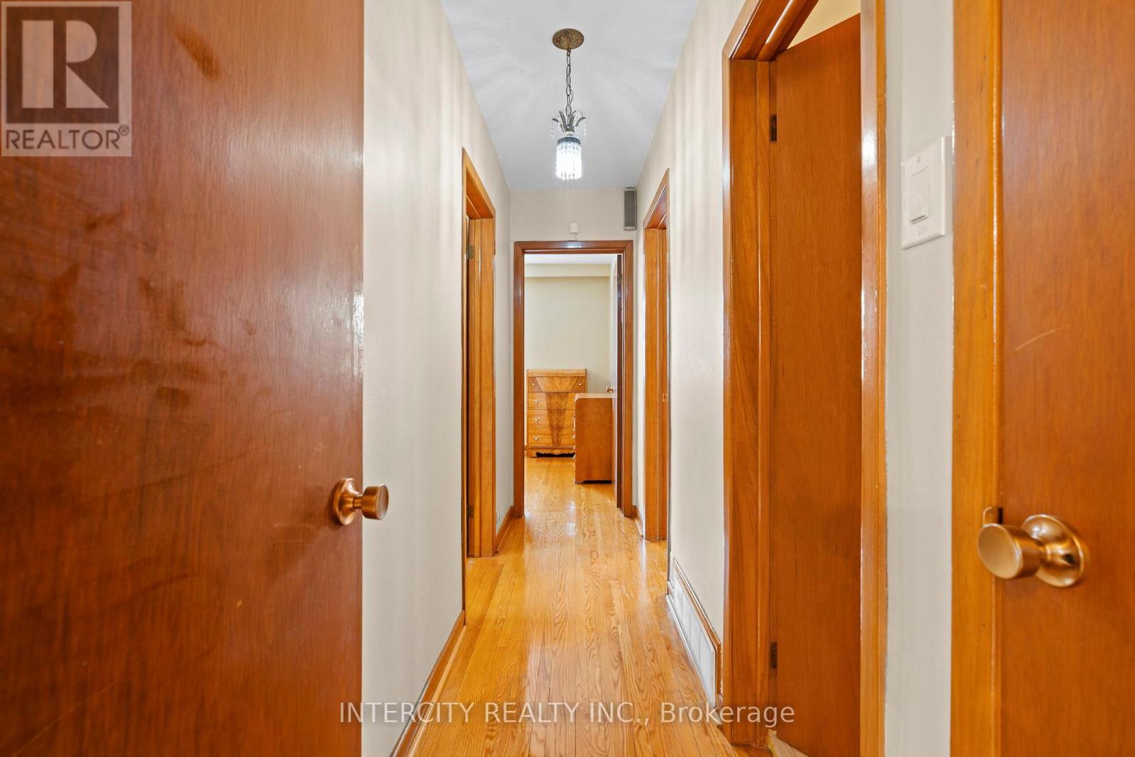 19 GADE DRIVE - 25