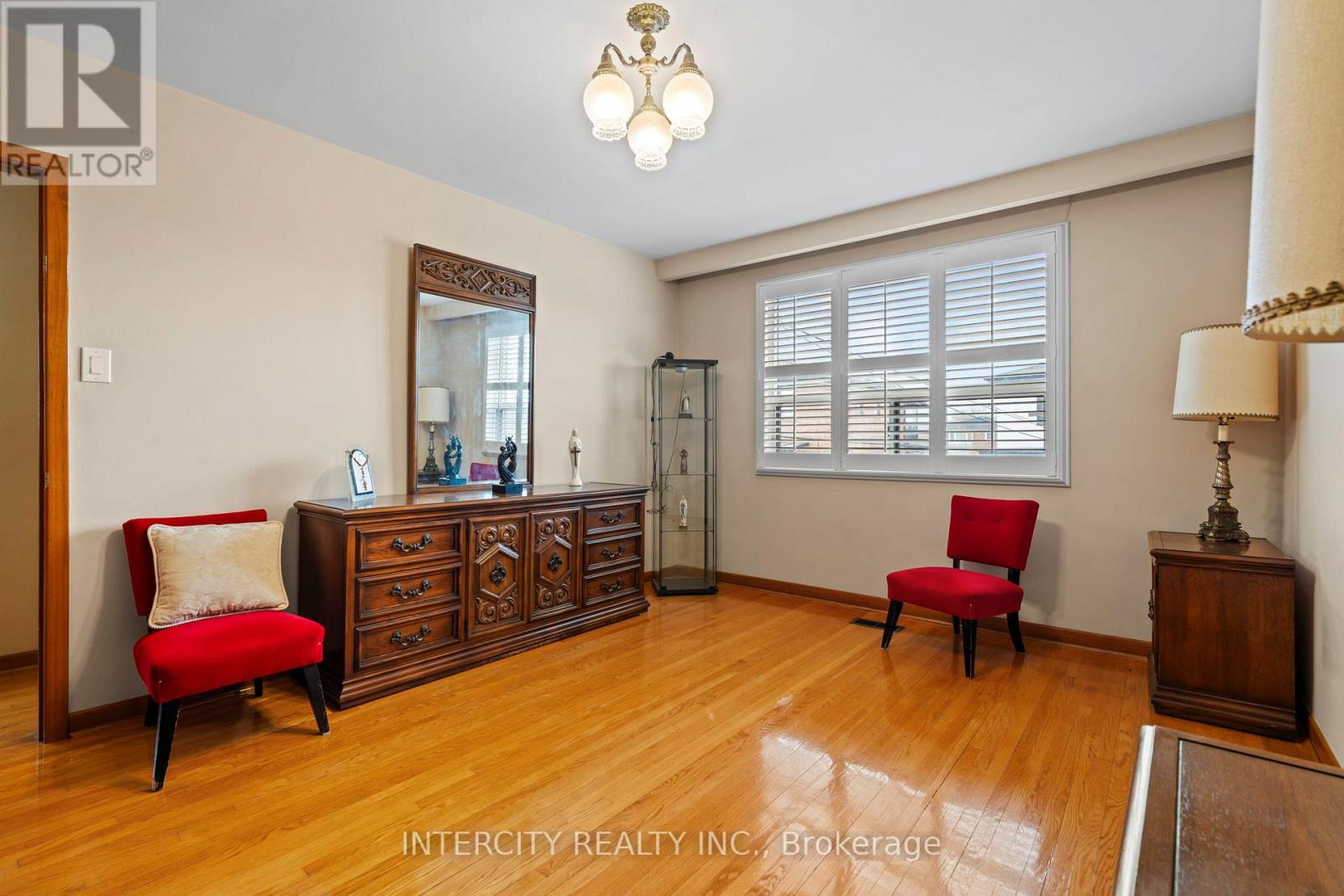 19 GADE DRIVE - 27