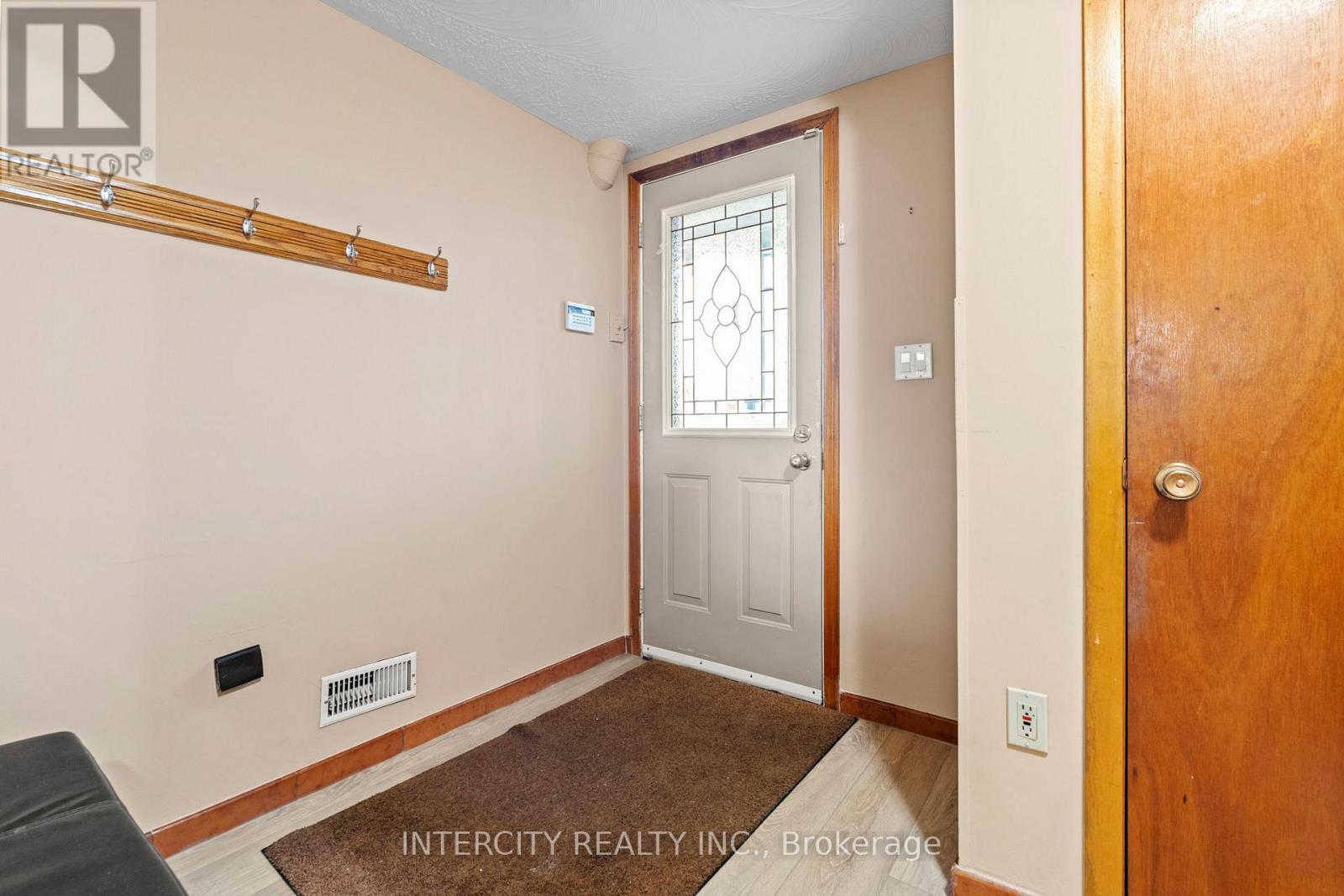 19 GADE DRIVE - 32