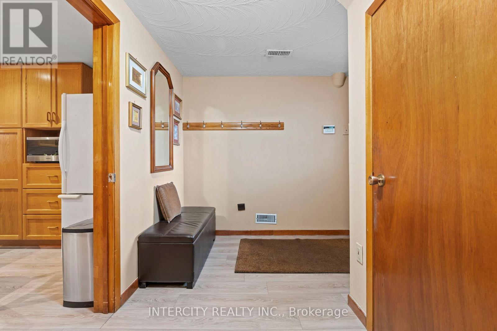 19 GADE DRIVE - 33