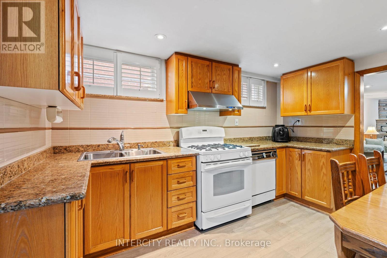 19 GADE DRIVE - 35