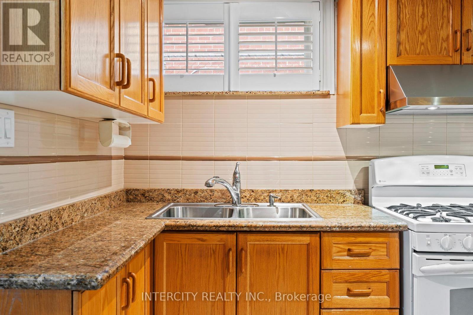 19 GADE DRIVE - 36