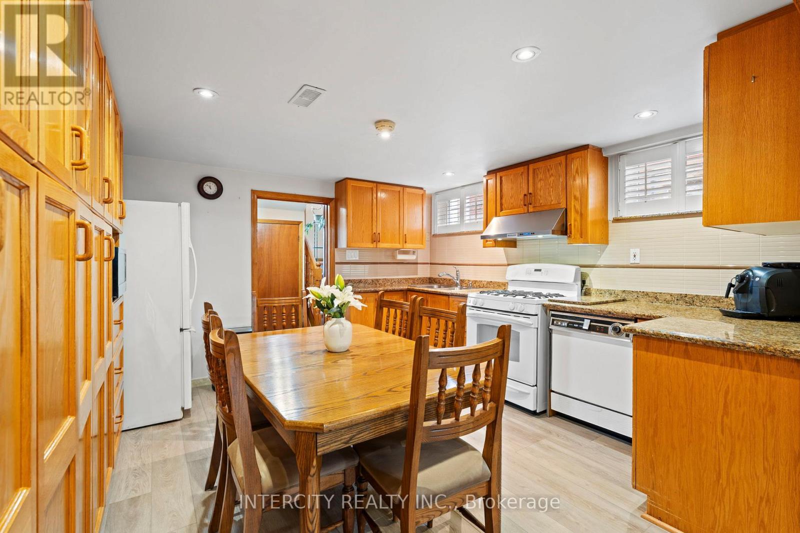 19 GADE DRIVE - 38