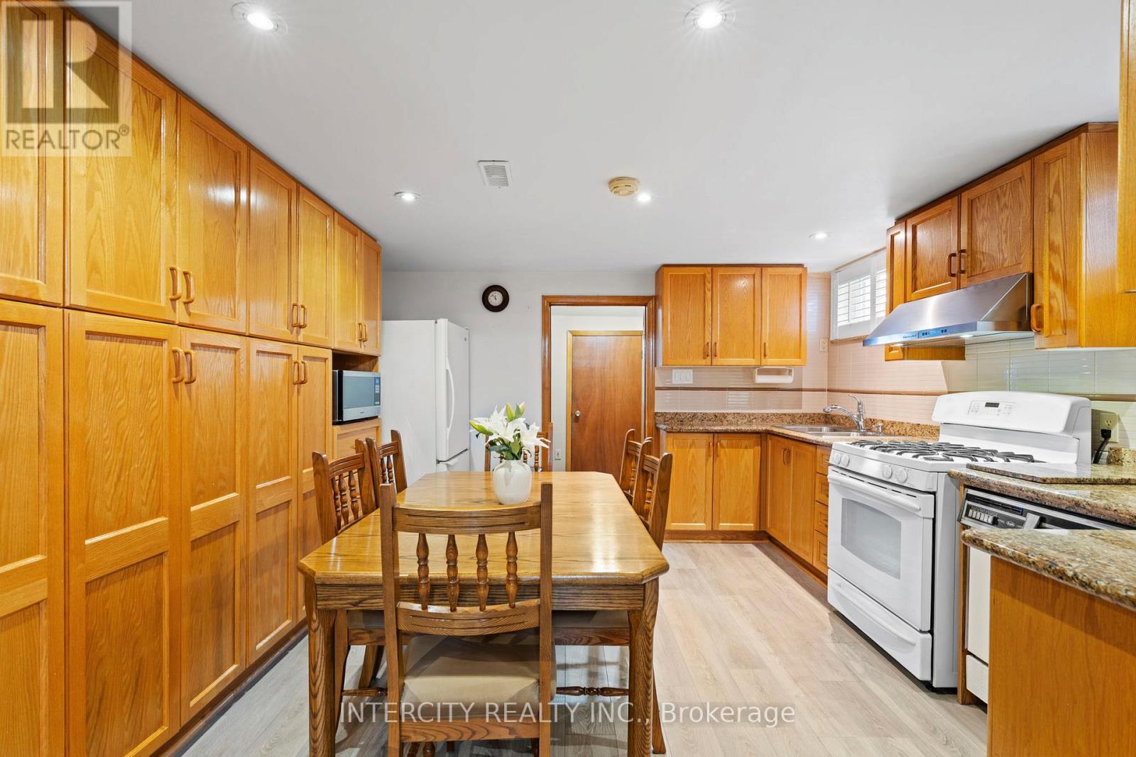 19 GADE DRIVE - 39