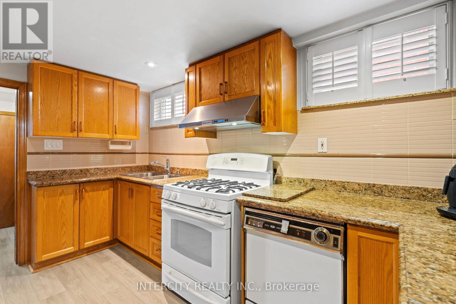19 GADE DRIVE - 40