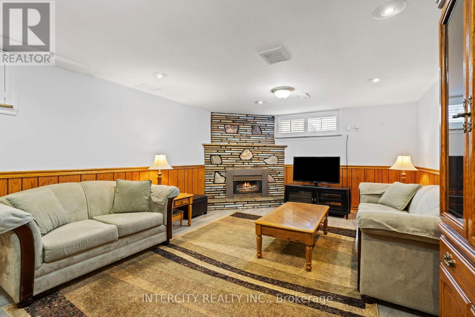 19 GADE DRIVE - 42