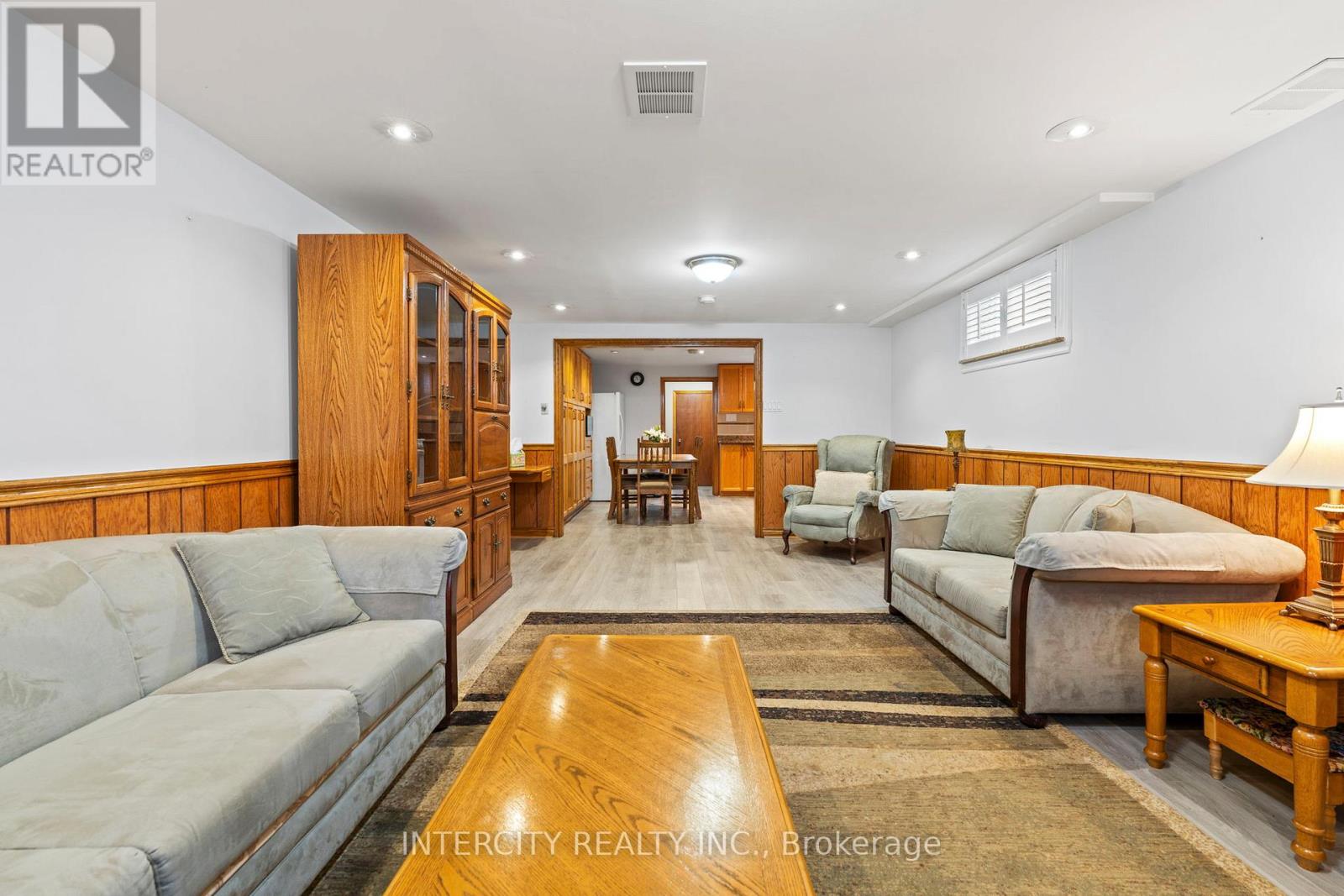 19 GADE DRIVE - 44