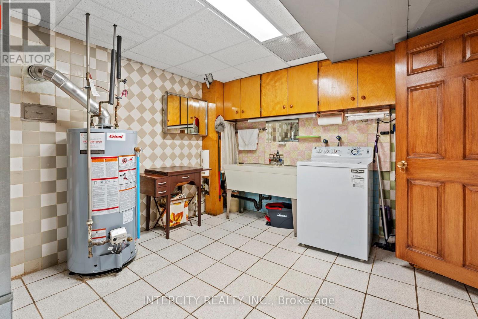 19 GADE DRIVE - 47