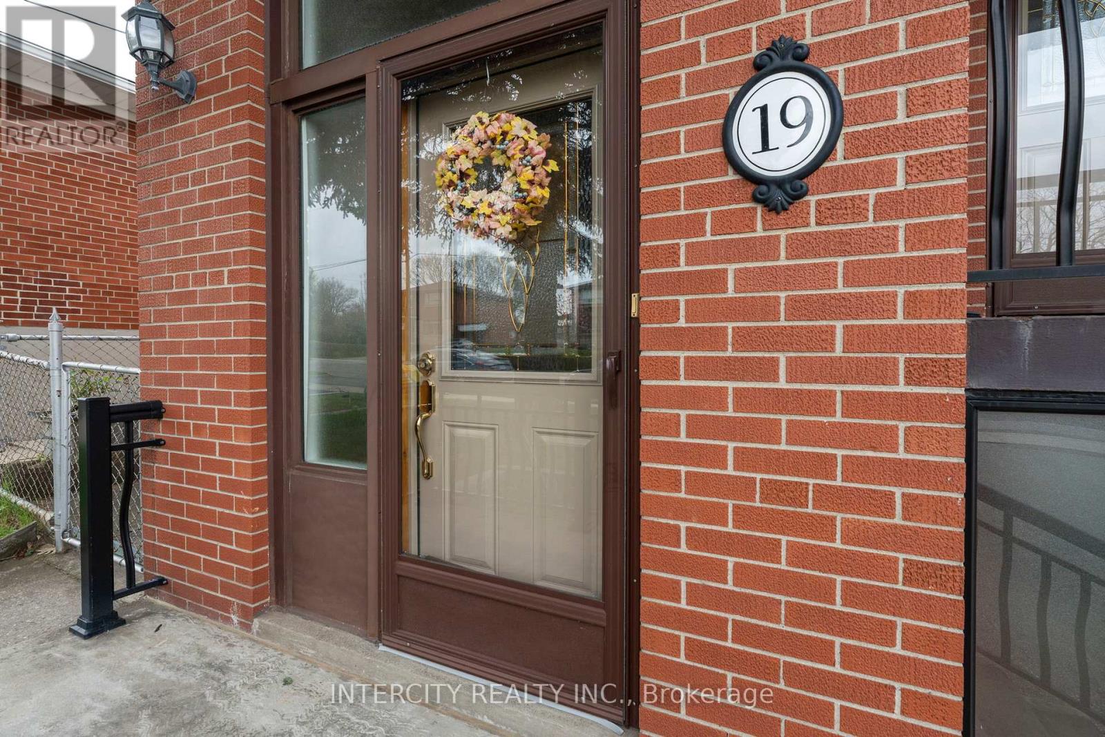 19 GADE DRIVE - 5