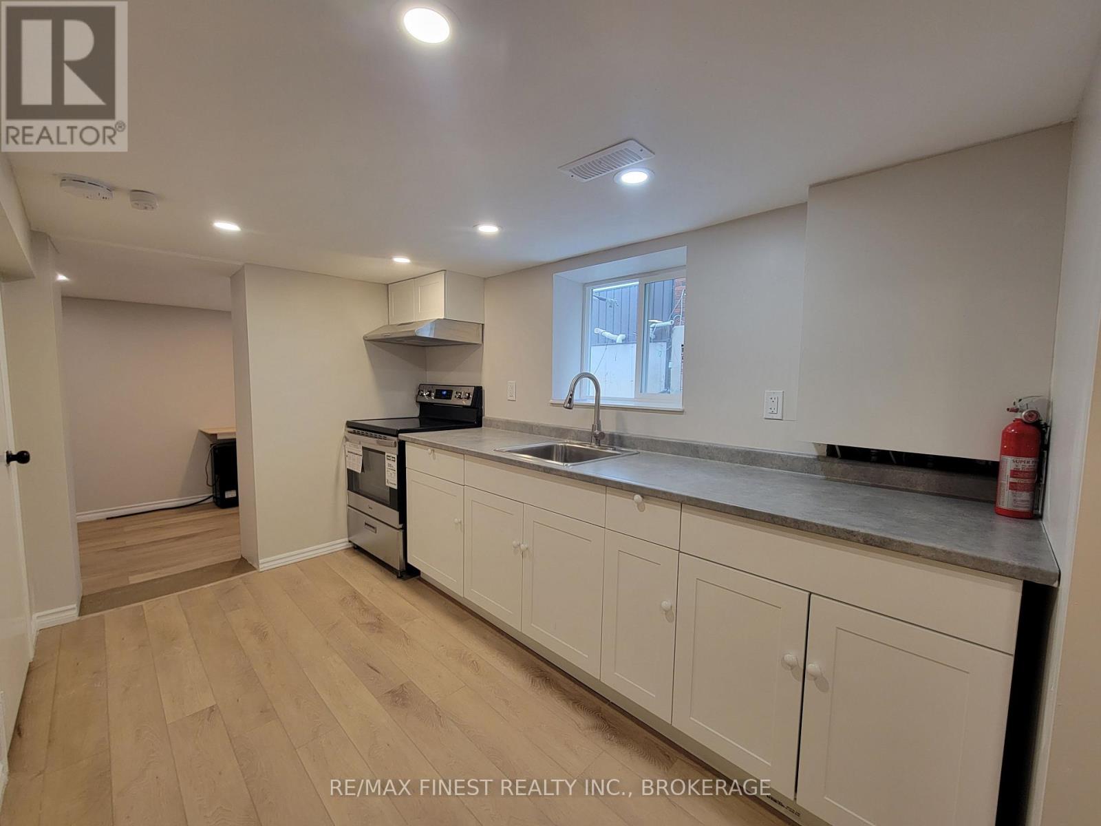 48 DUNDAS STREET - 31