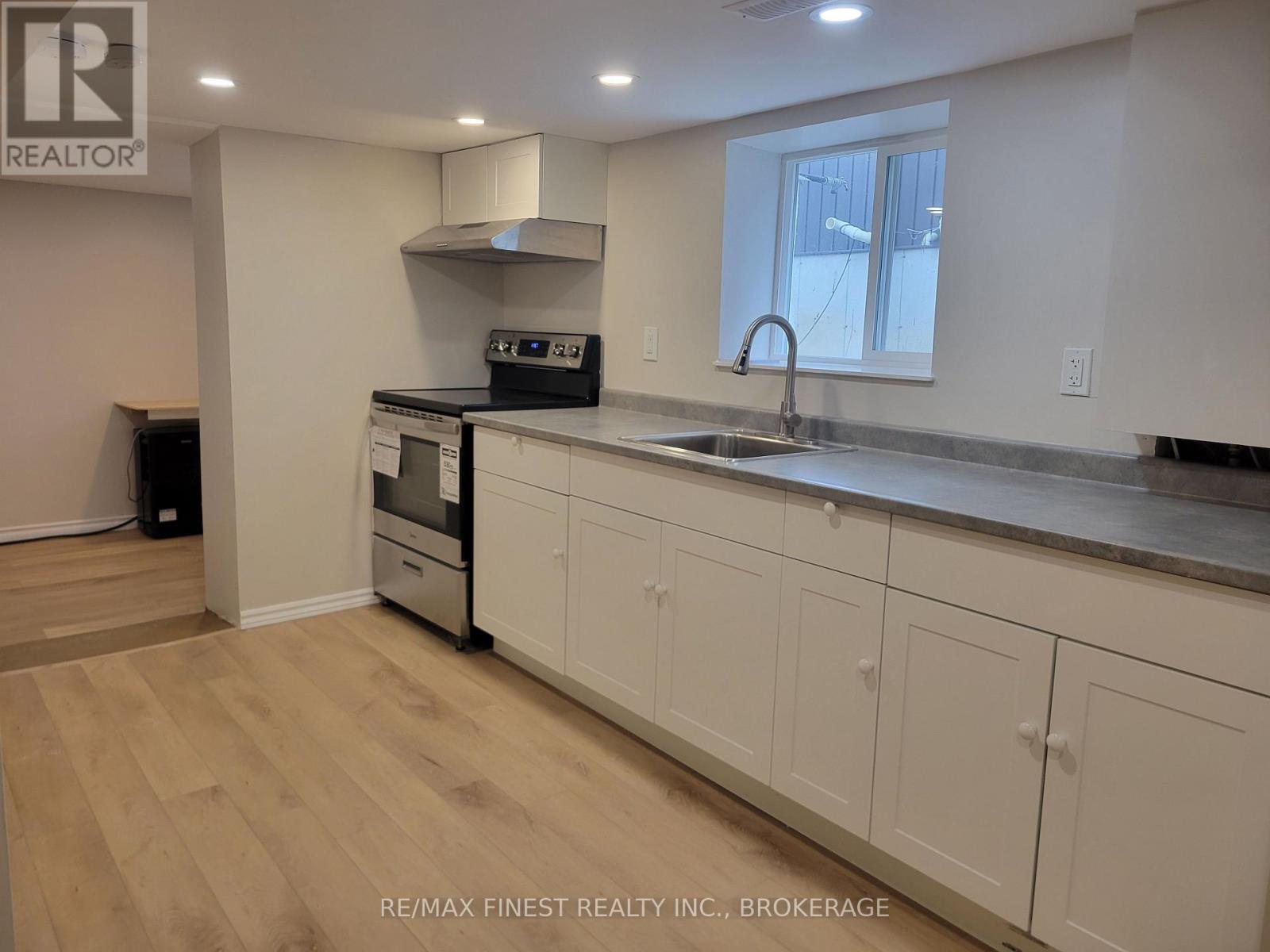 48 DUNDAS STREET - 32