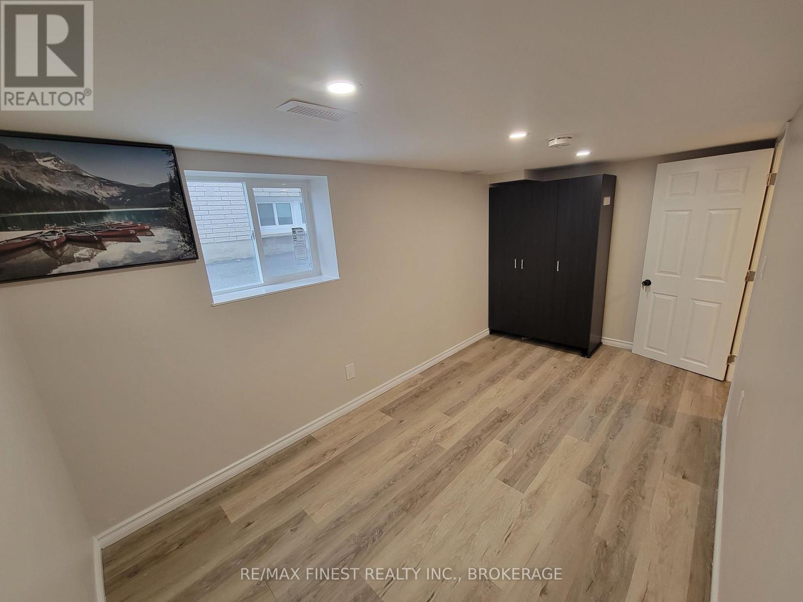 48 DUNDAS STREET - 36