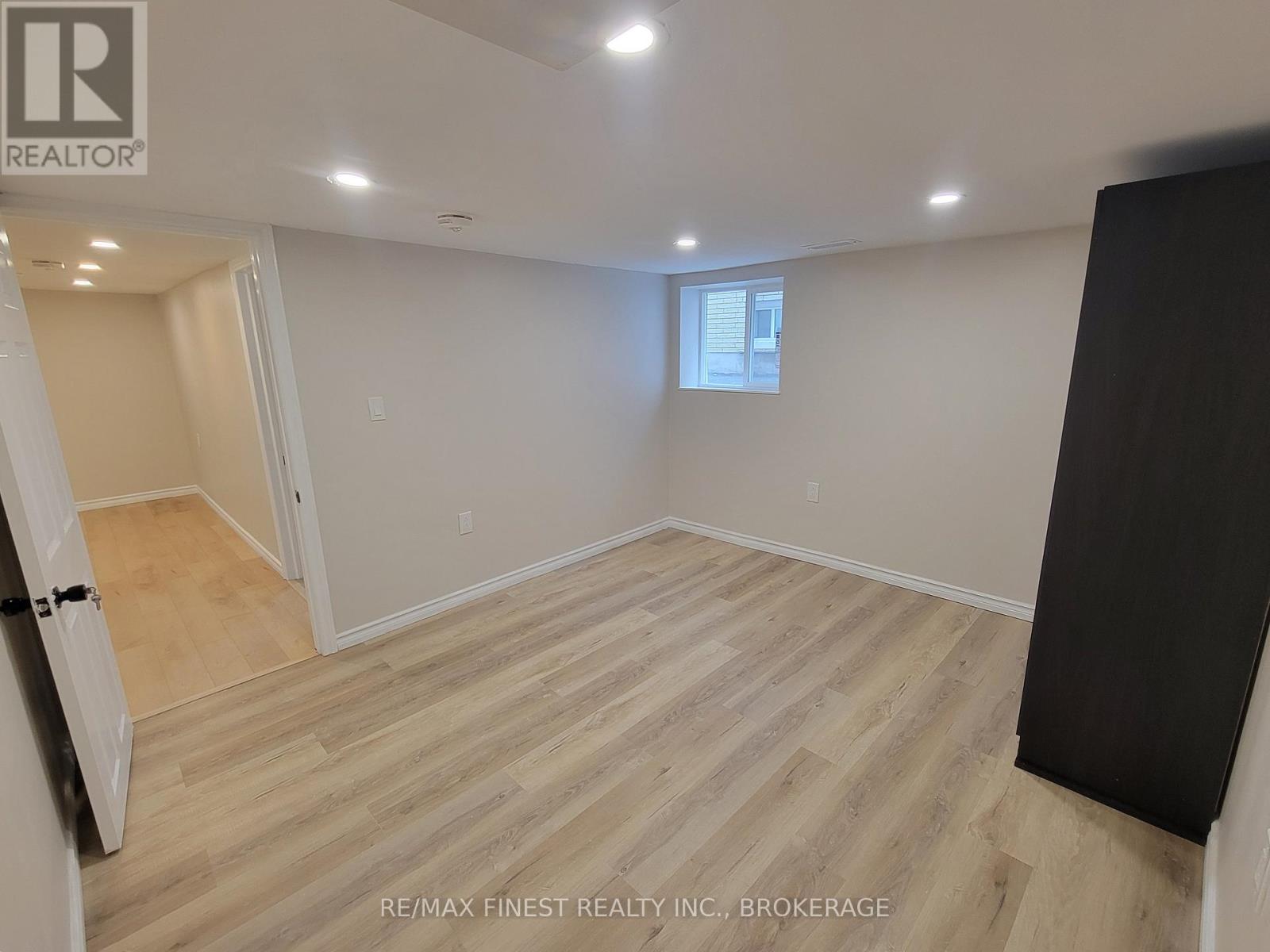 48 DUNDAS STREET - 38