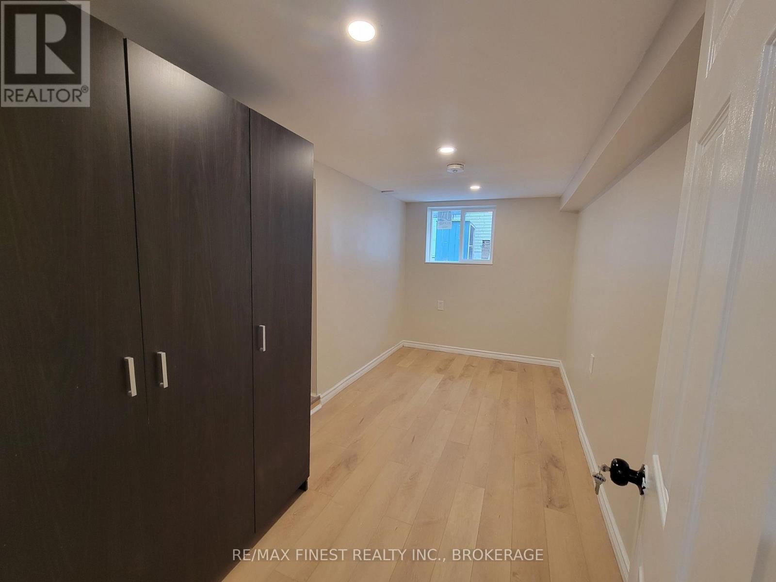 48 DUNDAS STREET - 41