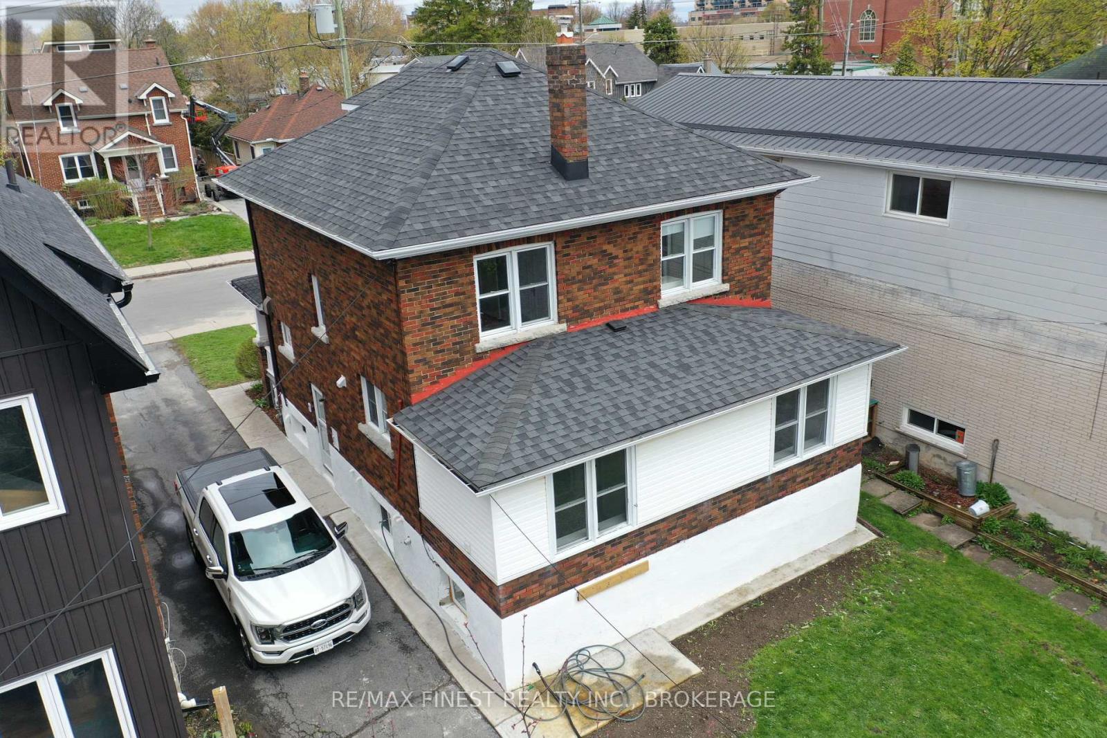 48 DUNDAS STREET - 44