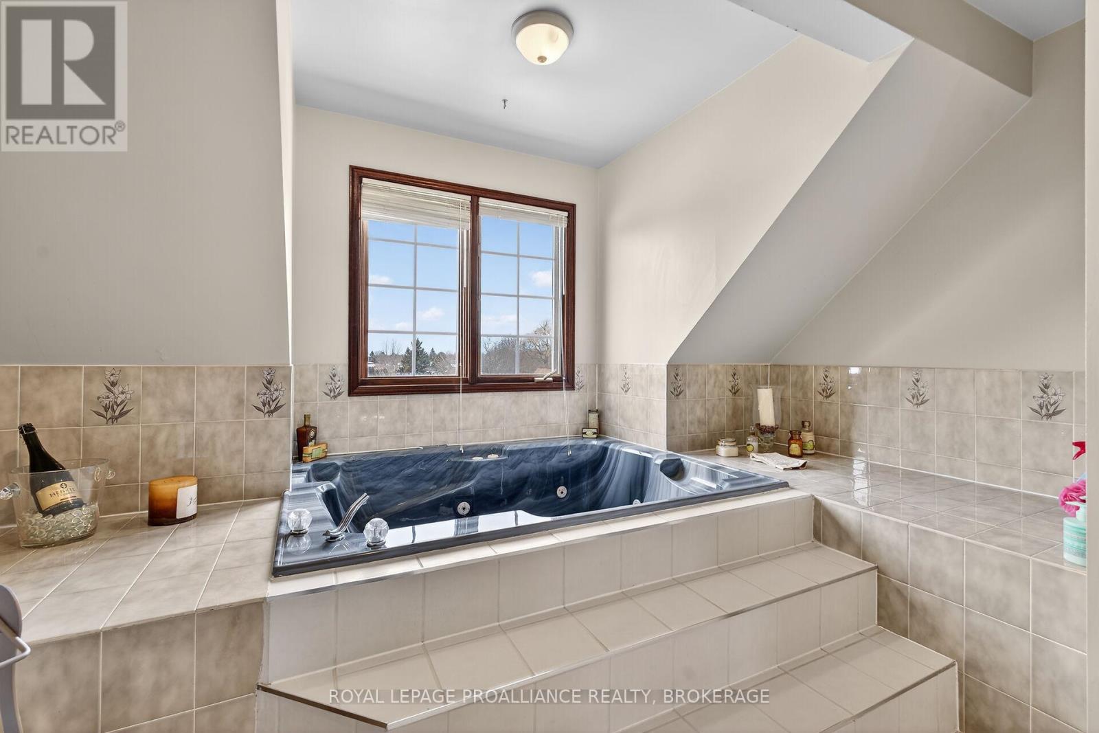 1021 DUNHAM STREET - 27
