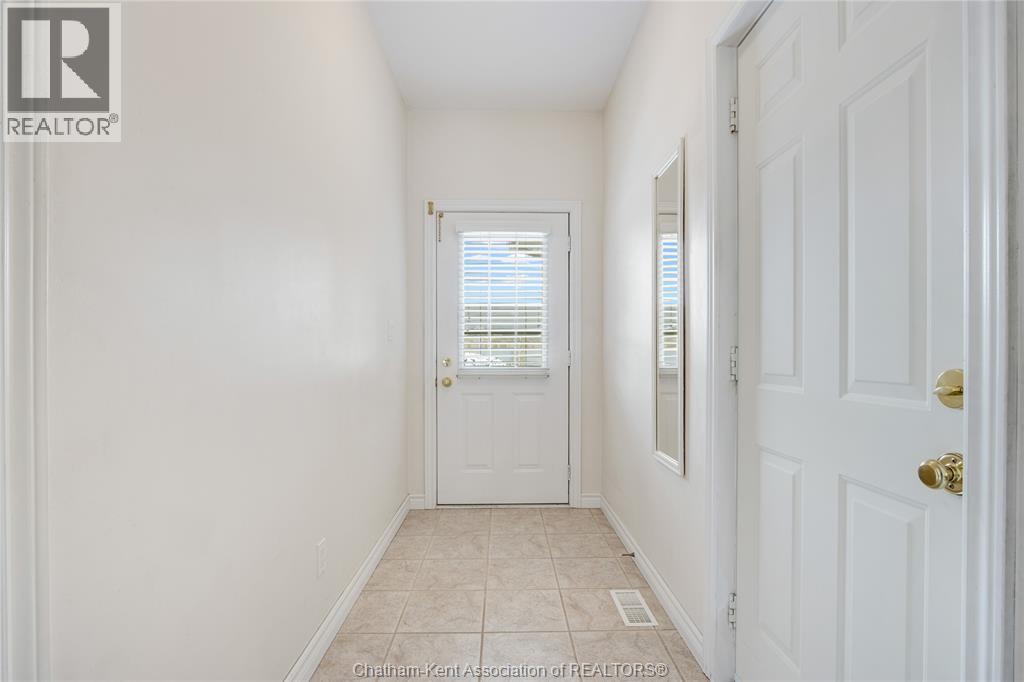 15 HOME PLACE, Chatham, Ontario, N7L5P4 — Photo 6