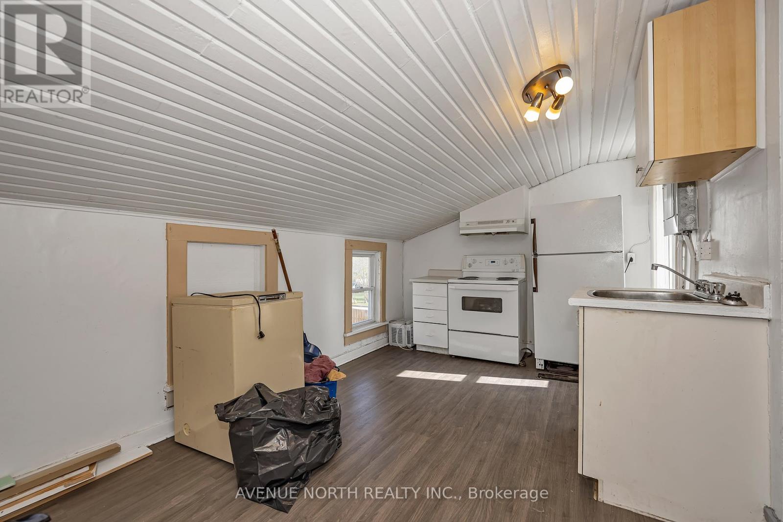 143 BROCKVILLE STREET - 21